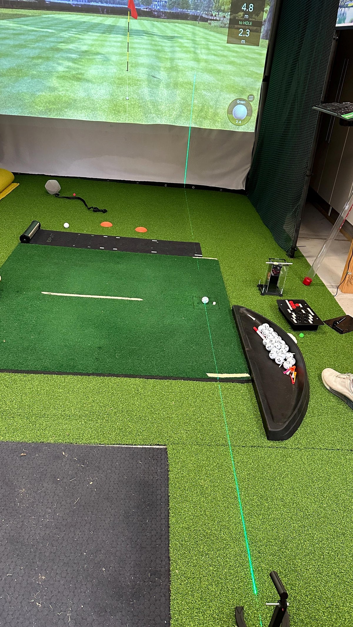 Example simulator setup with a green laser alignment line