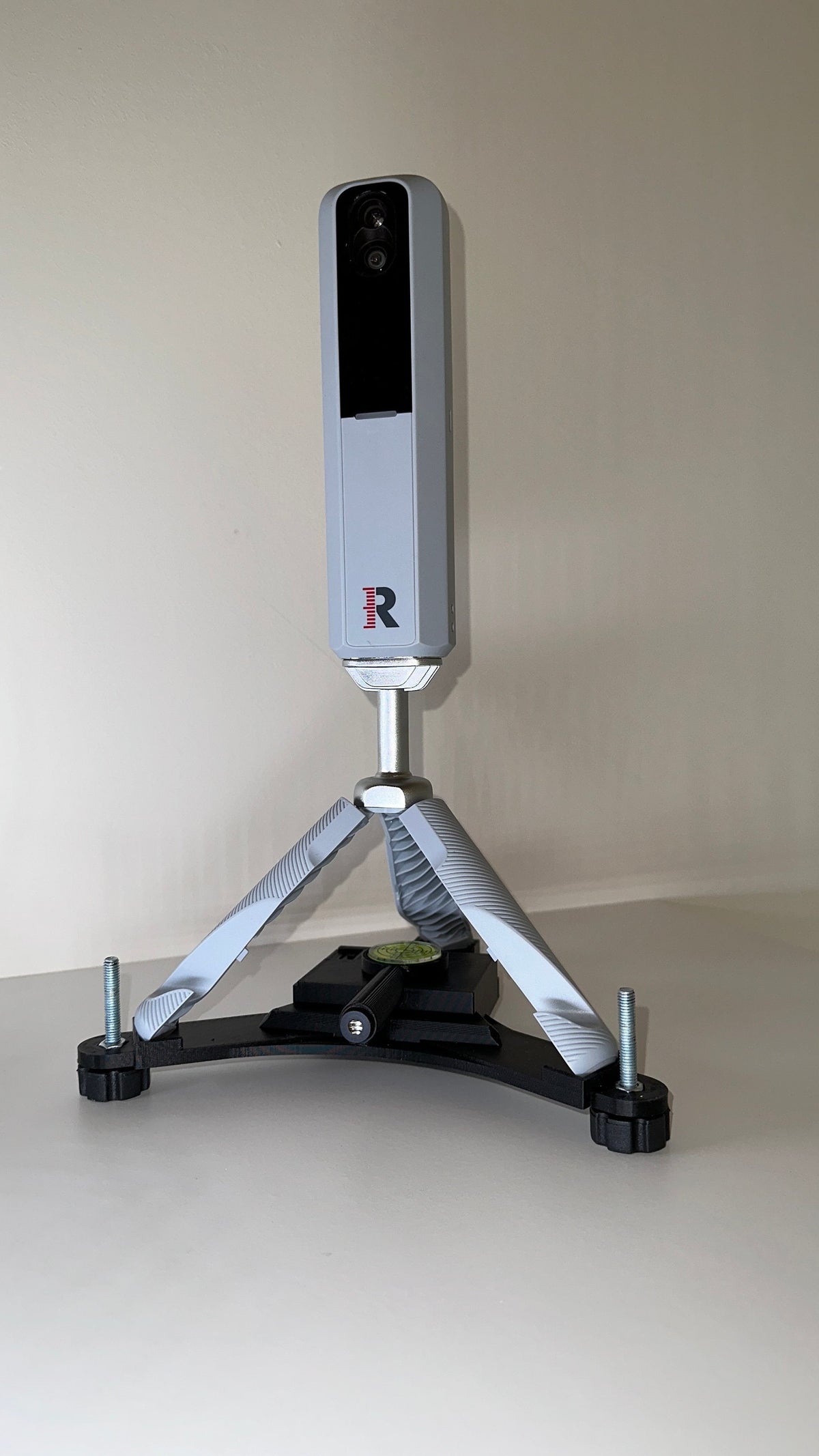 Front view of Rapsodo MLM2PRO positioned on the leveling stand