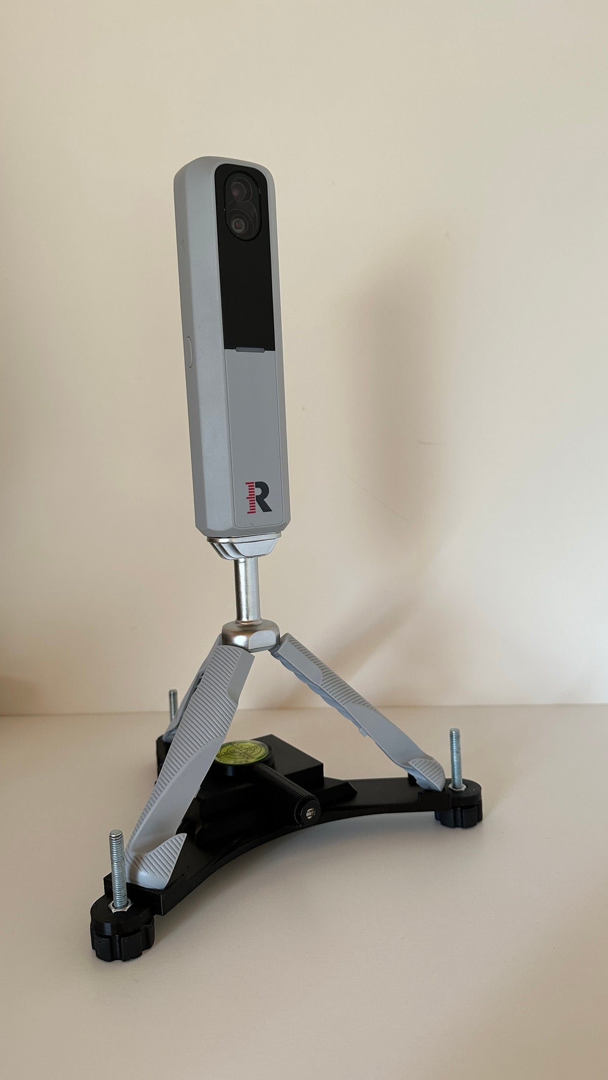 Side view of Rapsodo MLM2PRO mounted on the leveling stand